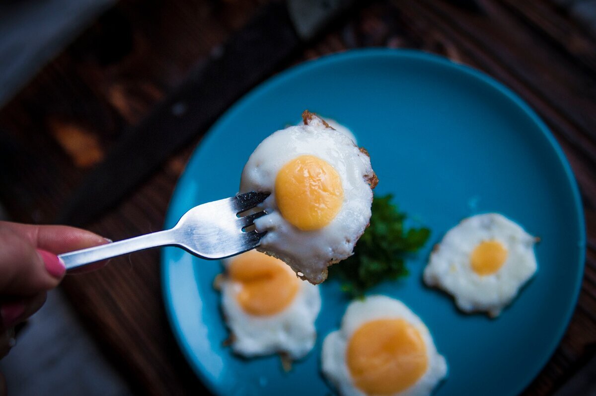 Так это выглядит на фотографиях в интернете по запросу «замороженное яйцо»