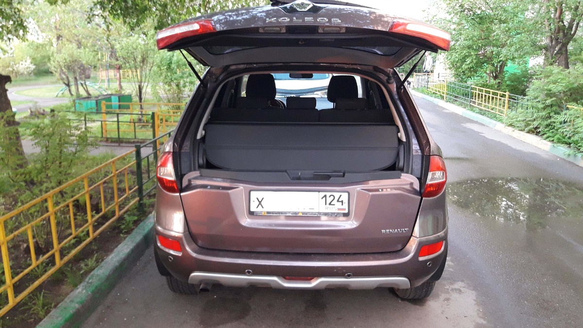 Открыта верхняя створка  пятой двери