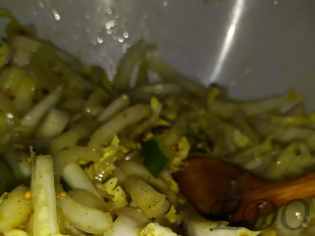 Вкус свежий и долгожданный с нотками горчицы.