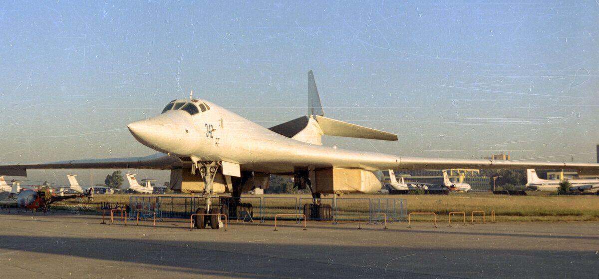 Один из прототипов Ту-160. 