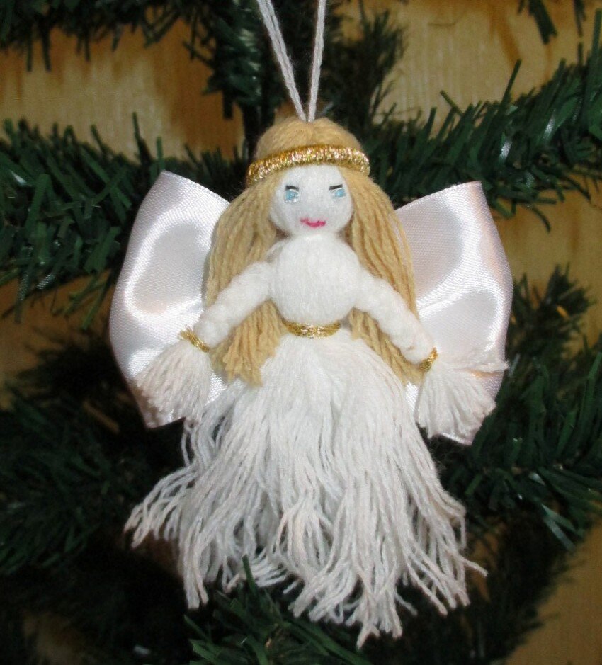 Ангелочек из ниток своими руками. Рождественский ангел в декоре.