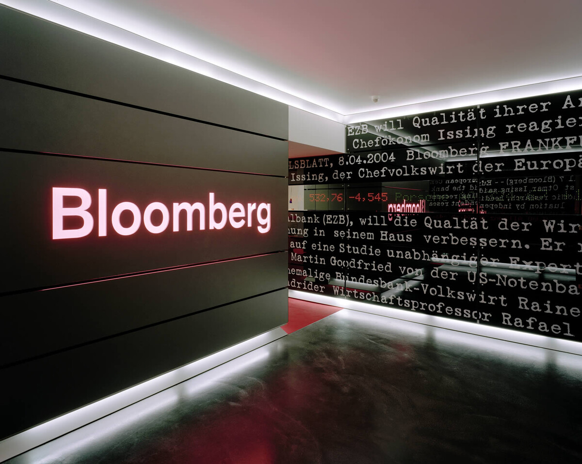 Посольство Рф просит Bloomberg извиниться за статью о рейтинге Путина.