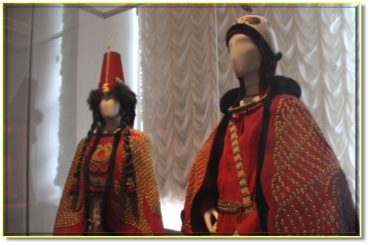 Реконструкция одежды людей из кургана Аржан-2, VII в. до н.э. Тува.