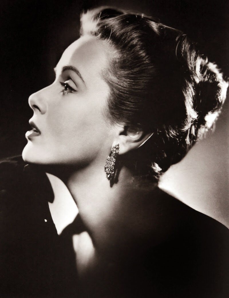 актриса Надя Грей