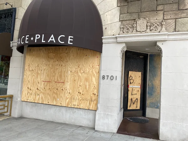 BLM- black lives matter, в переводе - Жизни черных важны