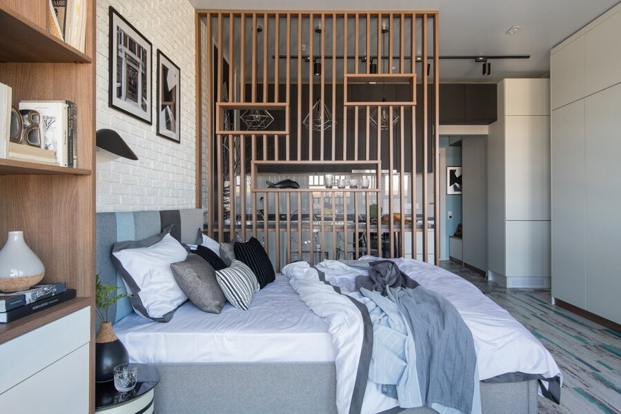 Разграничение комнаты с помощью стеллажа или легкой перегородки