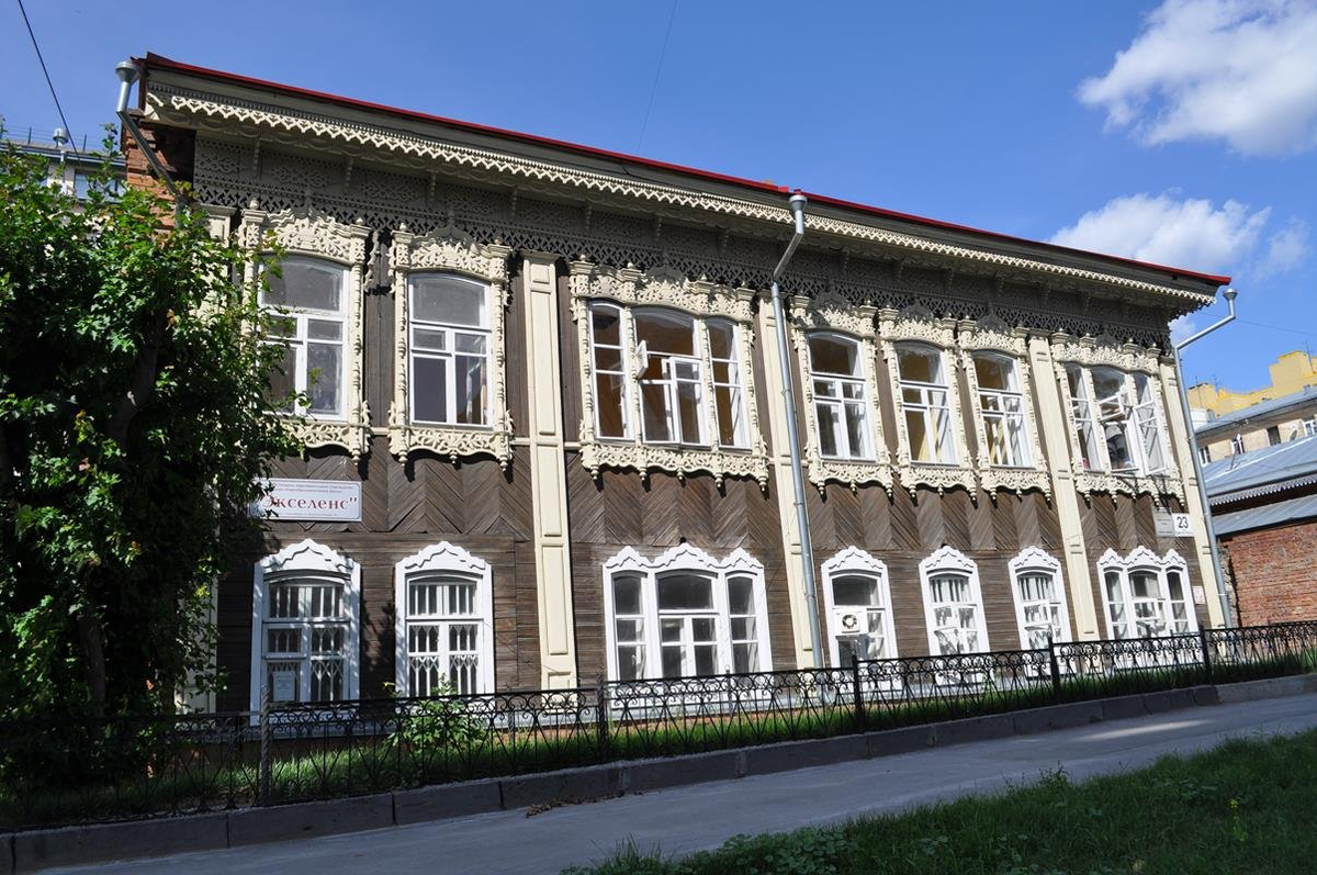 Школы новосибирска. Экселенс школа Новосибирск. Доходный дом м. н. Пятковой. Дом Пятковой Новосибирск. Частная школа София Новосибирск