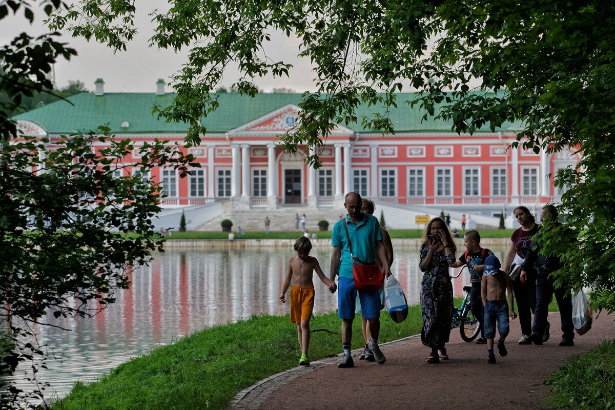 Москвичи штурмуют парк и усадьбу Кусково после отмены изоляции |  Interjournalist Maxim Novikovski | Дзен