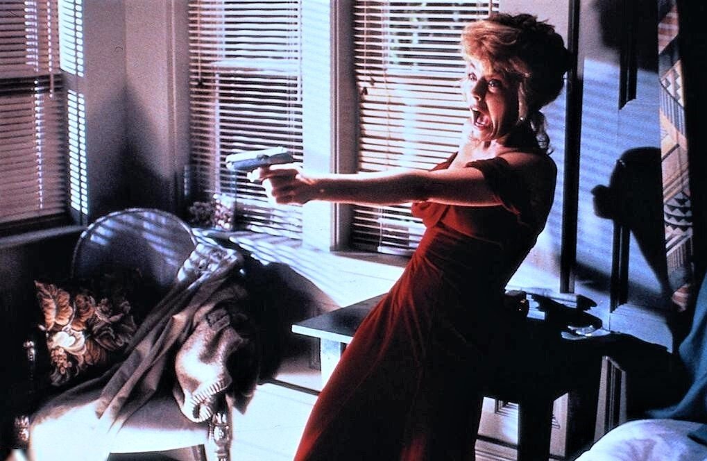 Кадр из свободных источников «Вдребезги» (1991)