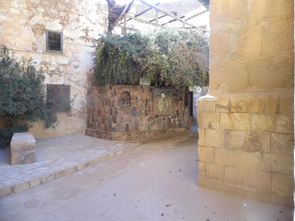 Неопалимая Купина - великая православная святыня на Синае. Паломничество в монастырь IV века Святой Екатерины