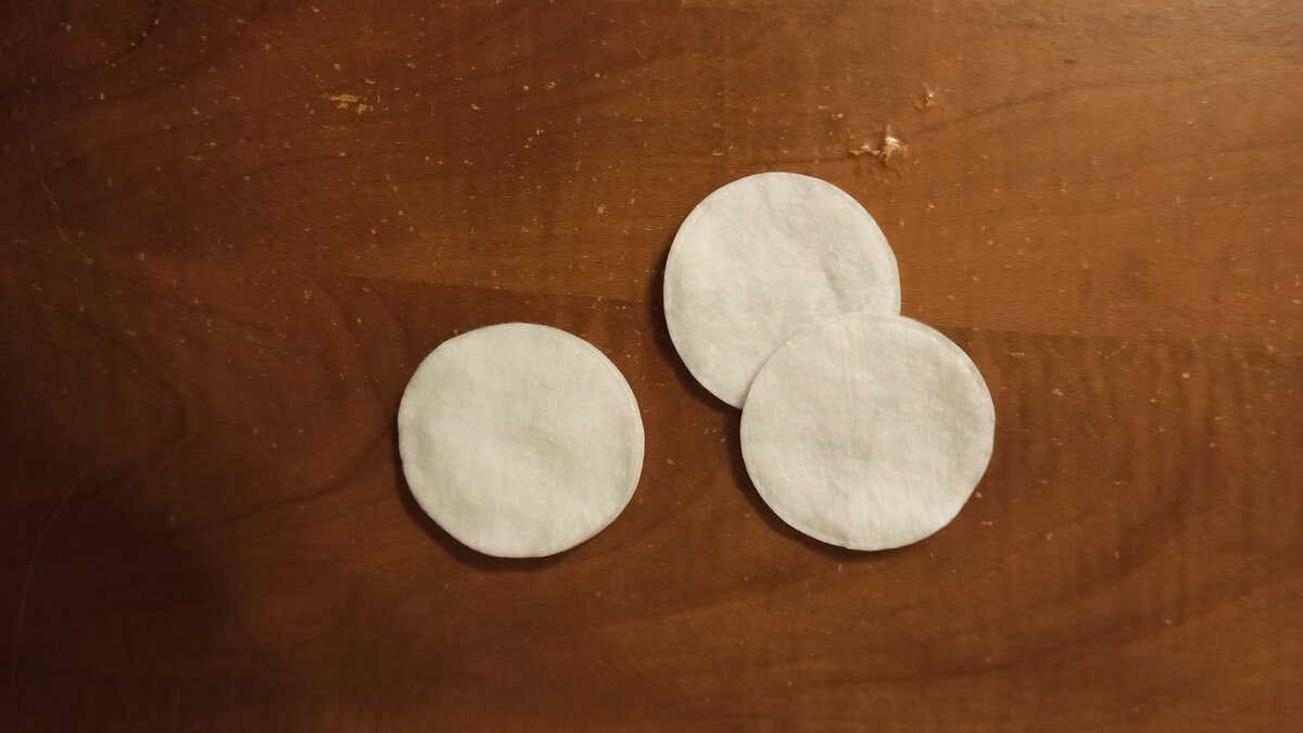 Сухие ватки не когда не помещают в избавлении от прыщей и высыпаний