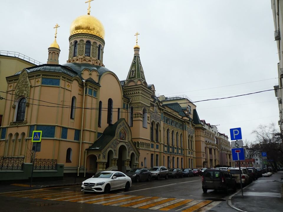 Церковь иконы Божьей Матери Взыскание погибших, при женском коммерческом училище.       Так звучало официальное название этой церкви на Улица Зацепа 41.