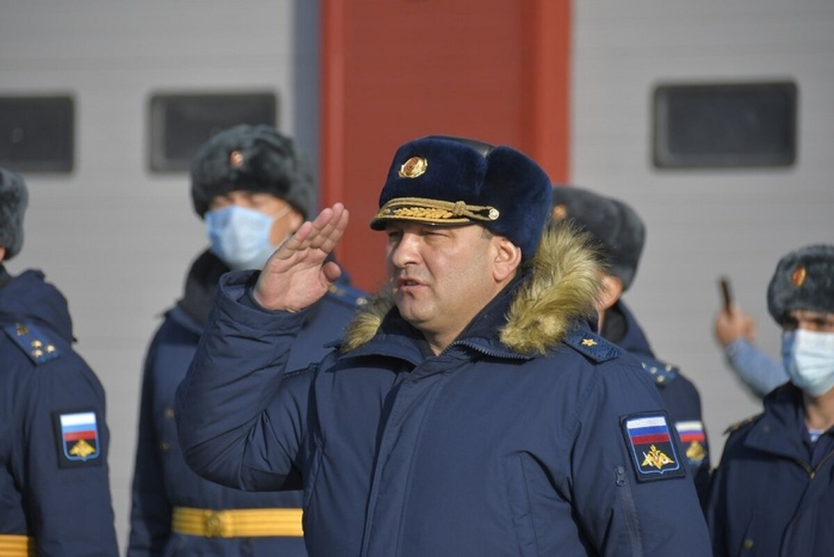 На фото от товарища. Генерал-майор в новом головном уборе...