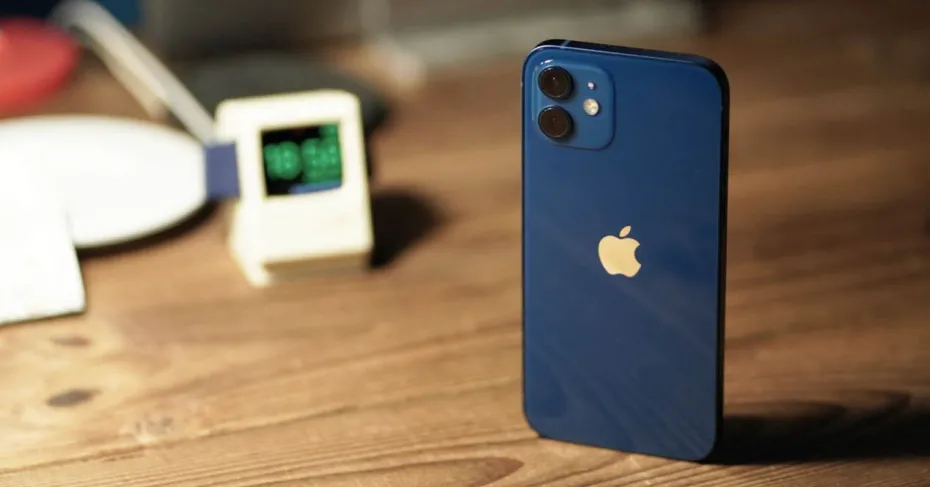 Почему не стоит брать iPhone 12? 😡 7 причин | Дешевая электроника | Дзен