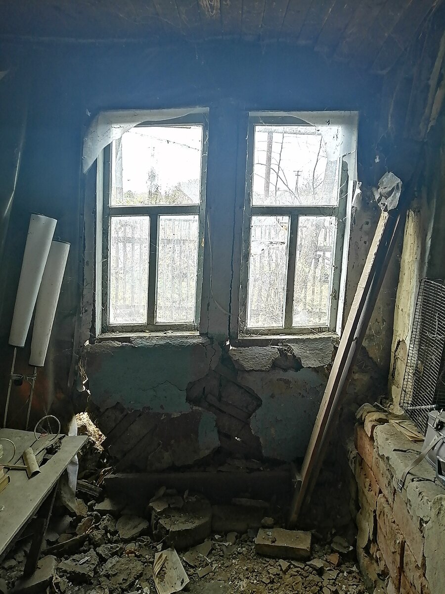 Фото автора. Даже брошенный и разрушенный дом обладает своей атмосферой.