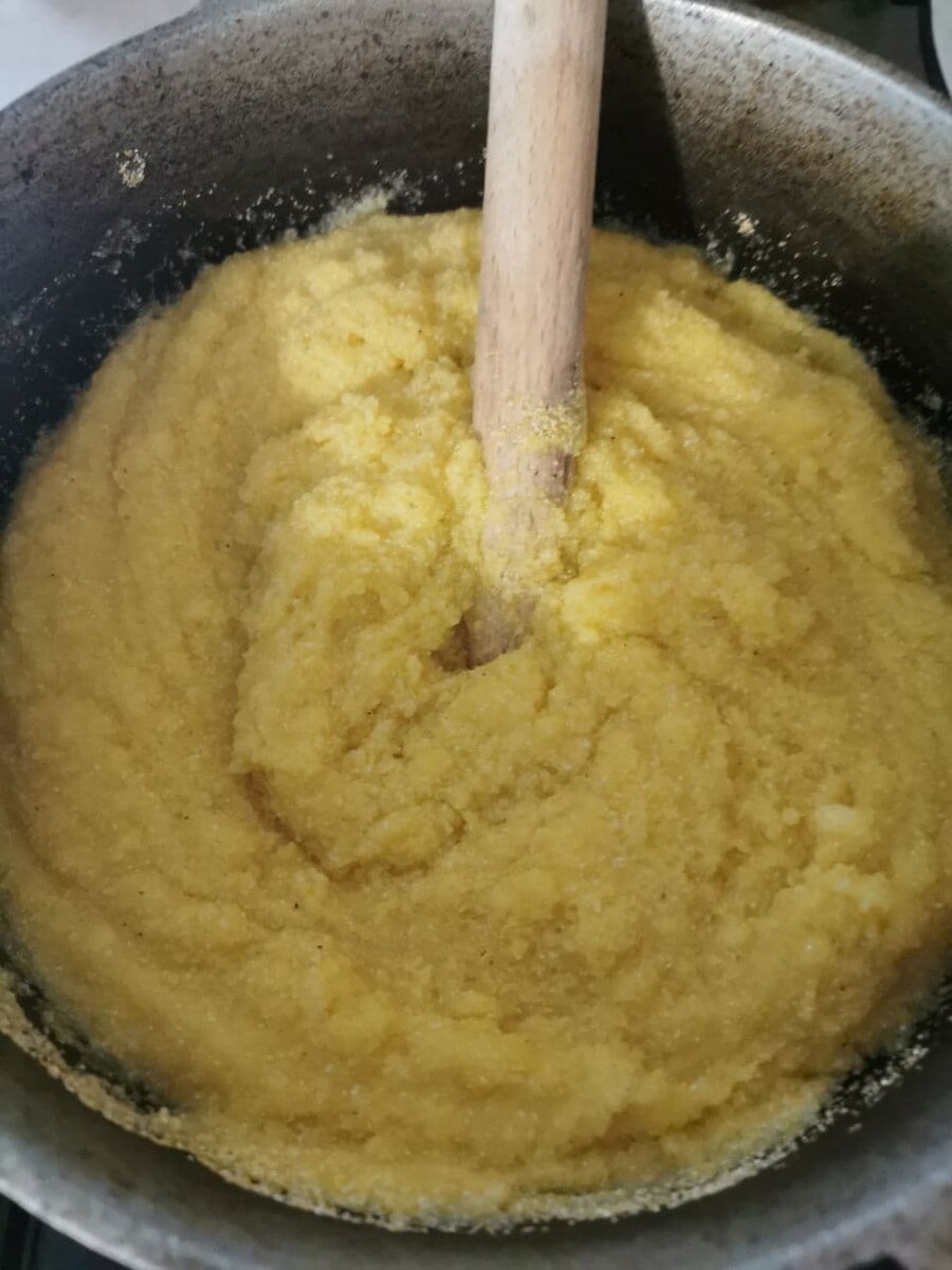 Кулеша в процессе приготовления/Фото: сделано автором канала. 