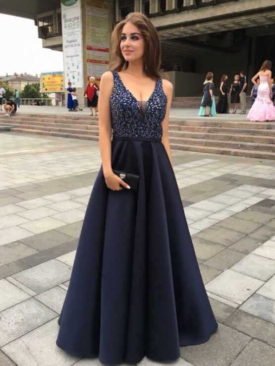 В вечернем платье женщина раскрывается с наилучшей стороны