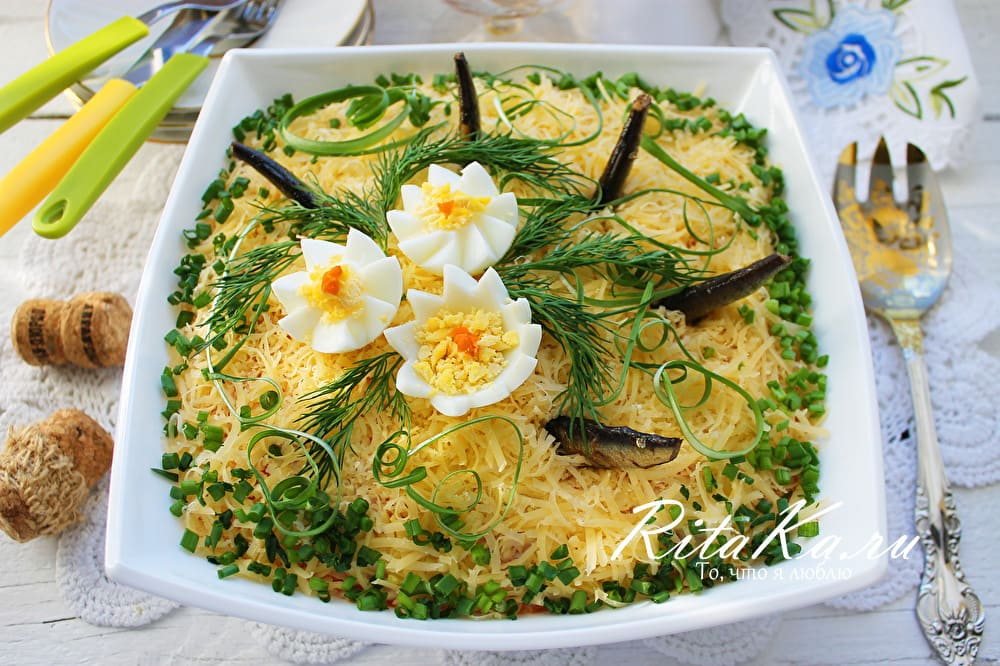 Салат со шпротами рецепт простой и вкусный с фото пошагово в домашних условиях