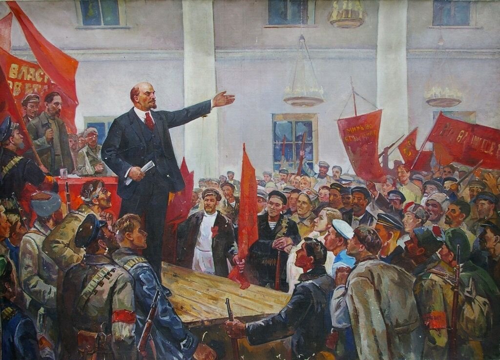 Ленин спокойно и уверенно выступает перед вооруженной публикой. Выдержка и уверенность в своём проекте.