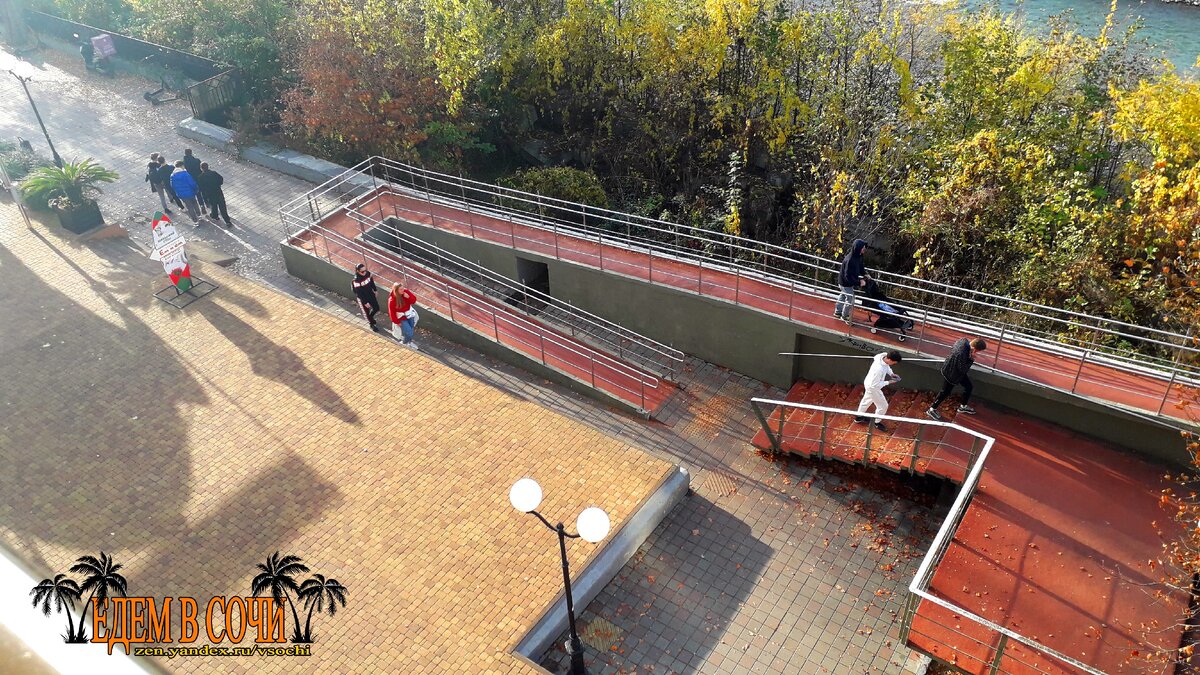 Вид на улицу Набережная. Адлер.