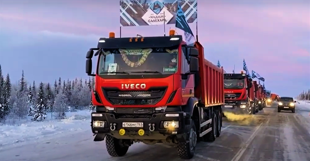 Торжественная автоколонна. Источник: Россия 24