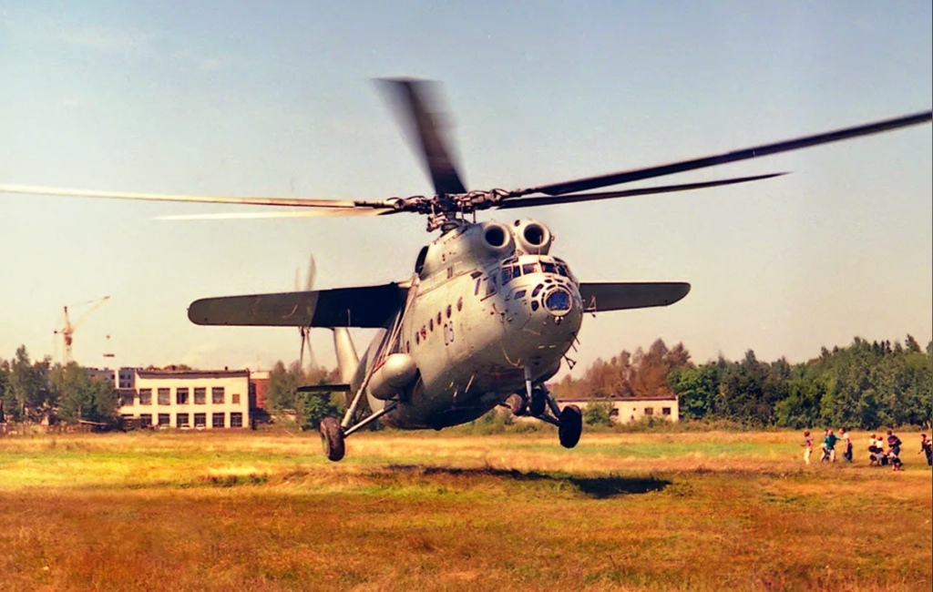 Приветствую вас на канале Авиатехник! Недавно один из читателей задал интересный вопрос, касающийся Ми-6: "- Для чего этому вертолёту нужно крыло, ведь это не самолёт?".