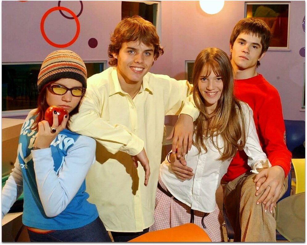 Стильные девчонки нулевых и их вязаные наряды в сериале «Мятежный дух» |  Вязание с Paradosik_Handmade | Дзен