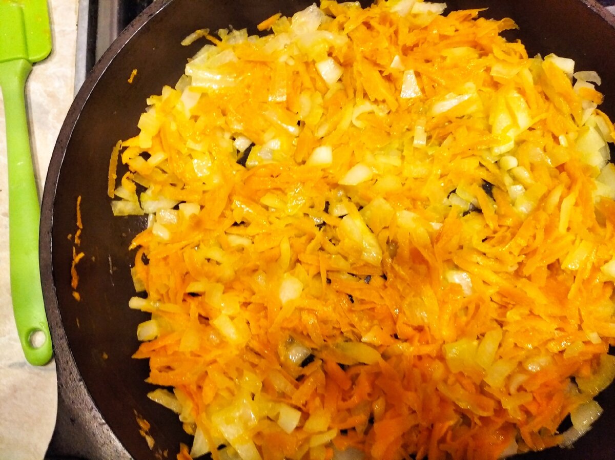 Овощи спассеруем обычным образом