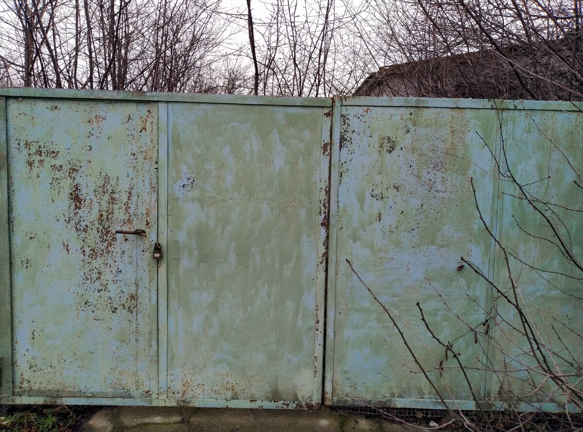 Ворота крепкие, и даже без особых перекосов