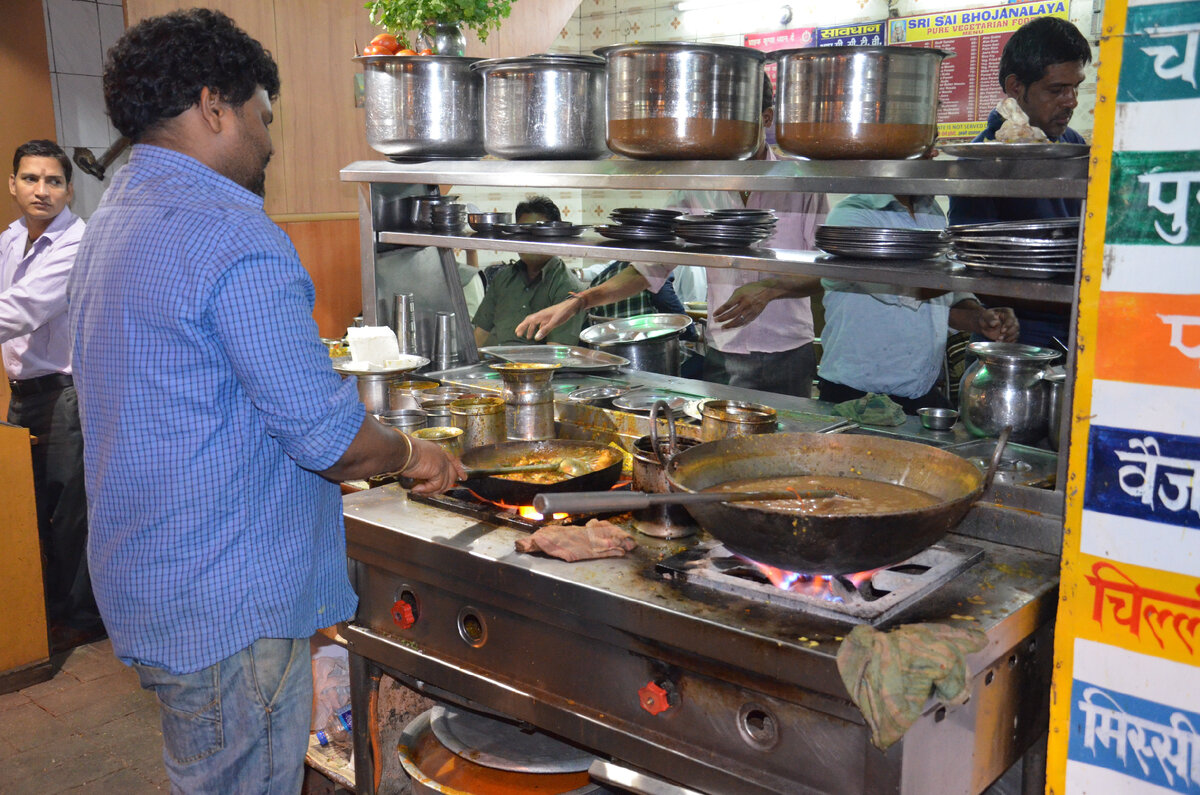 Повар в Дели. Фото автора.