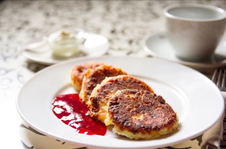 Сырники с джемом и чаем