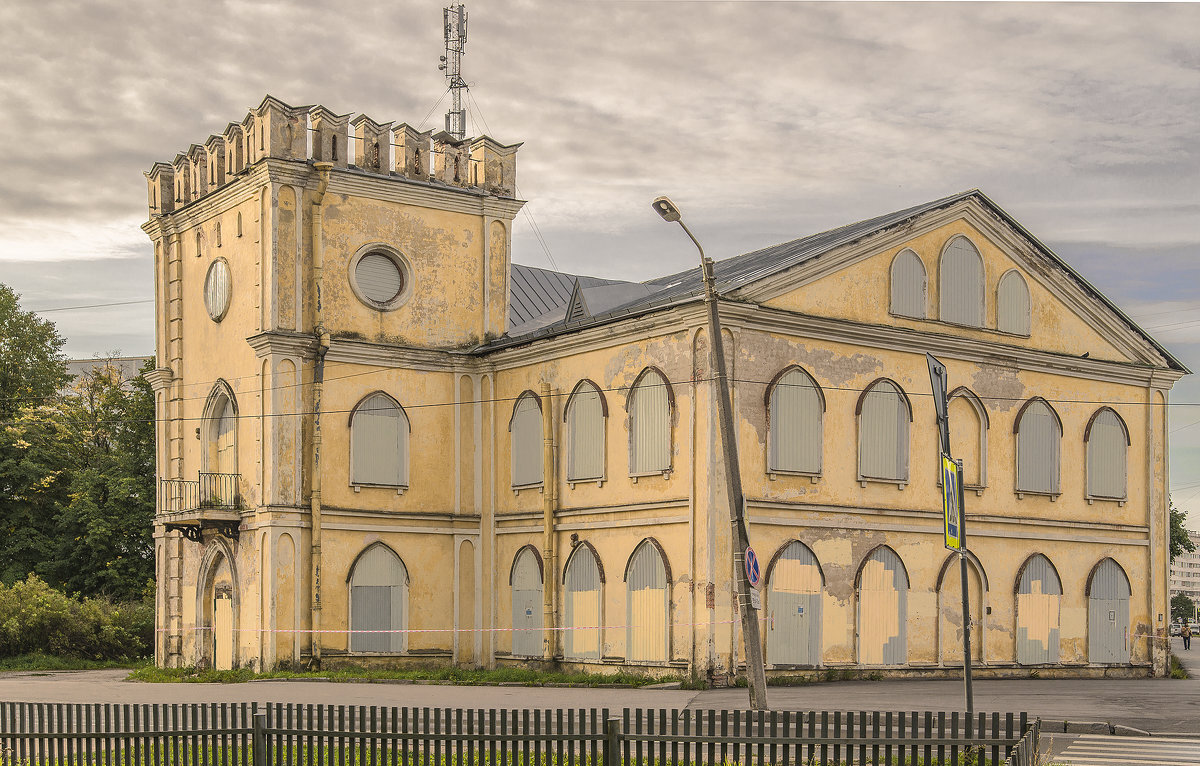 Ул. Школа 102 санкт-петербург. Проспект чекистов краснодар. Усадьба новознаменка готический дом. Ул.