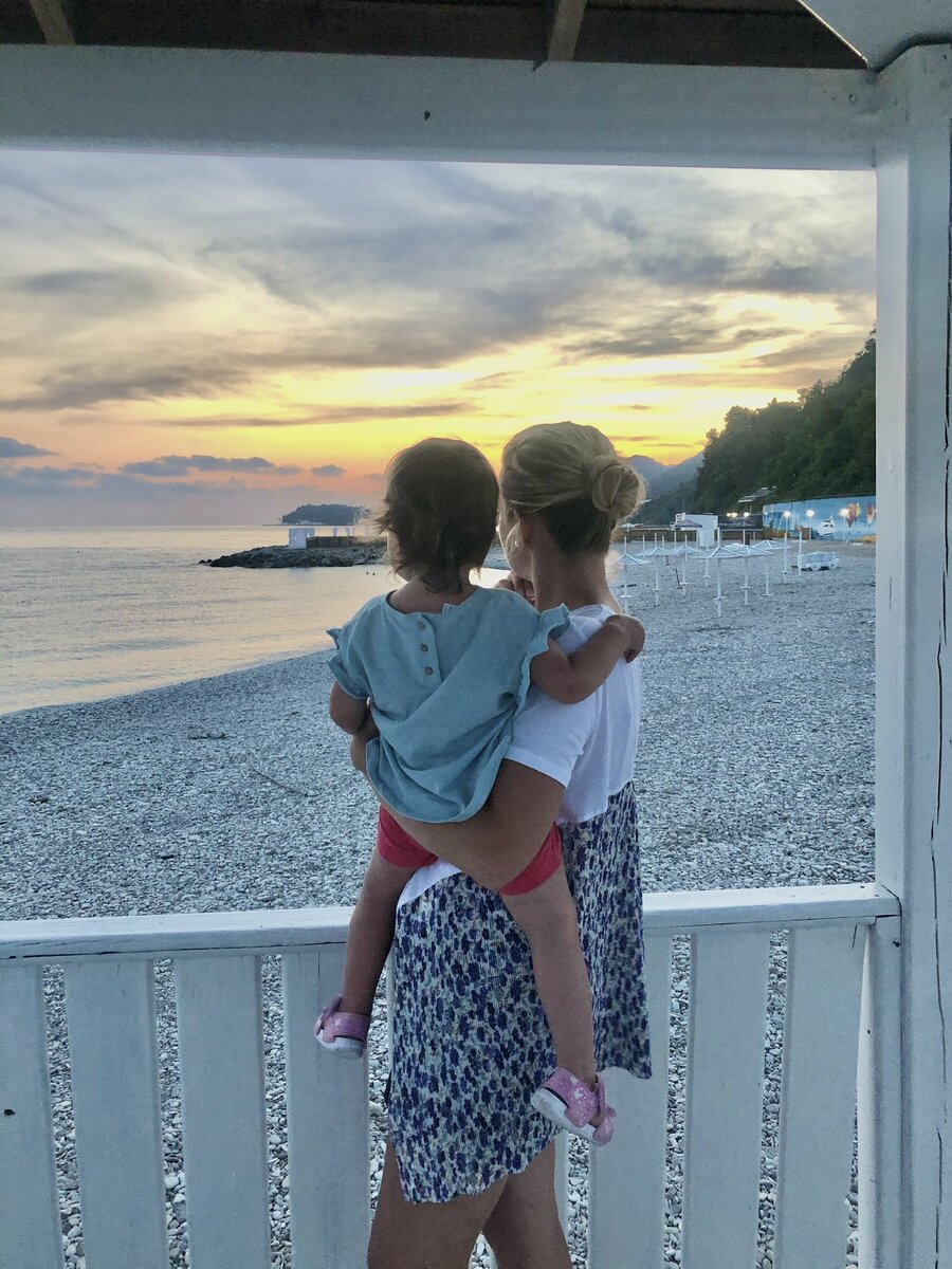 Стоим на смотровой вышке и следим, чтоб не утонул закат