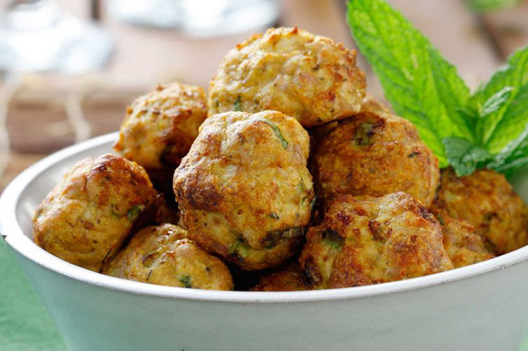 Кефтедес - греческий вариант котлет.