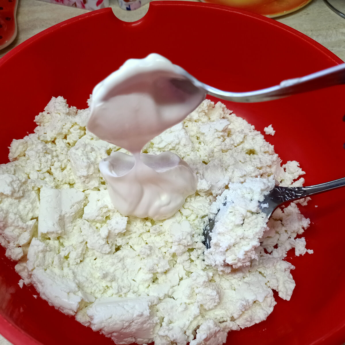 добавляем сметану