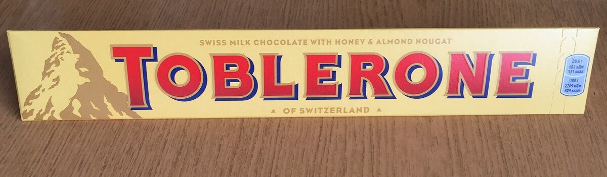 Первая сторона шоколадки Toblerone.
