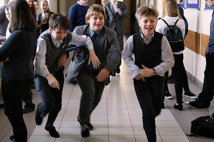 Вот так ребята радуются перемене. Источник: sb.by