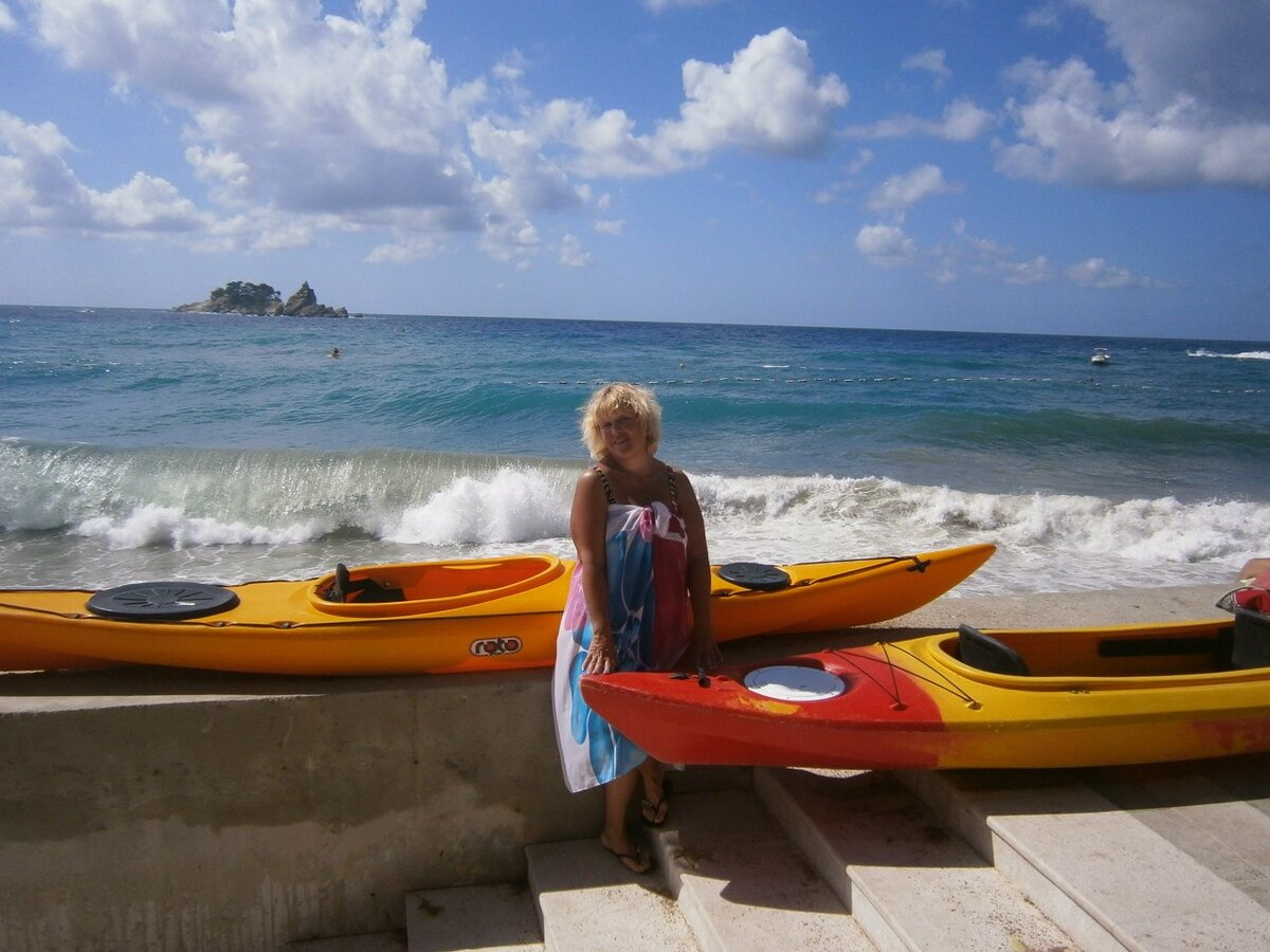 Черногория.  Любимый Петровац. Там несколько раз встречала свой День.