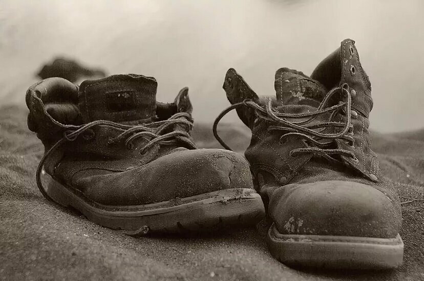 А в моих ботинках. А в моих ботинках. Ботинки прикол. А в моих ботинках. Старый башмак.