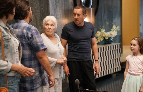 Кадр из фильма "От семьи не убежишь"