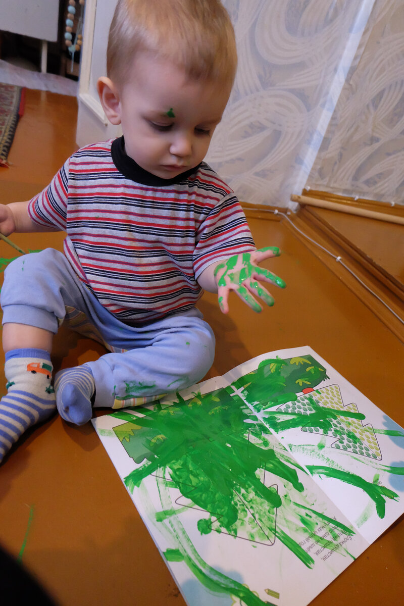 С 1,5 лет рисует старший Федя