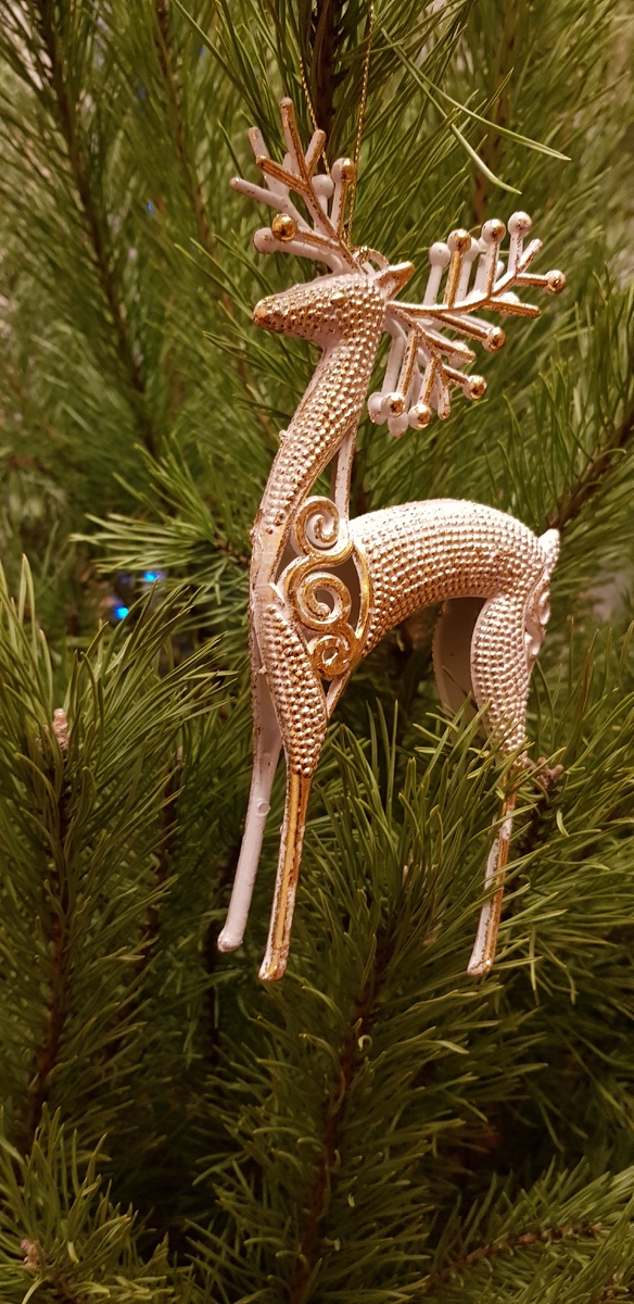 Новогоднее дерево имеет большую магическую силу