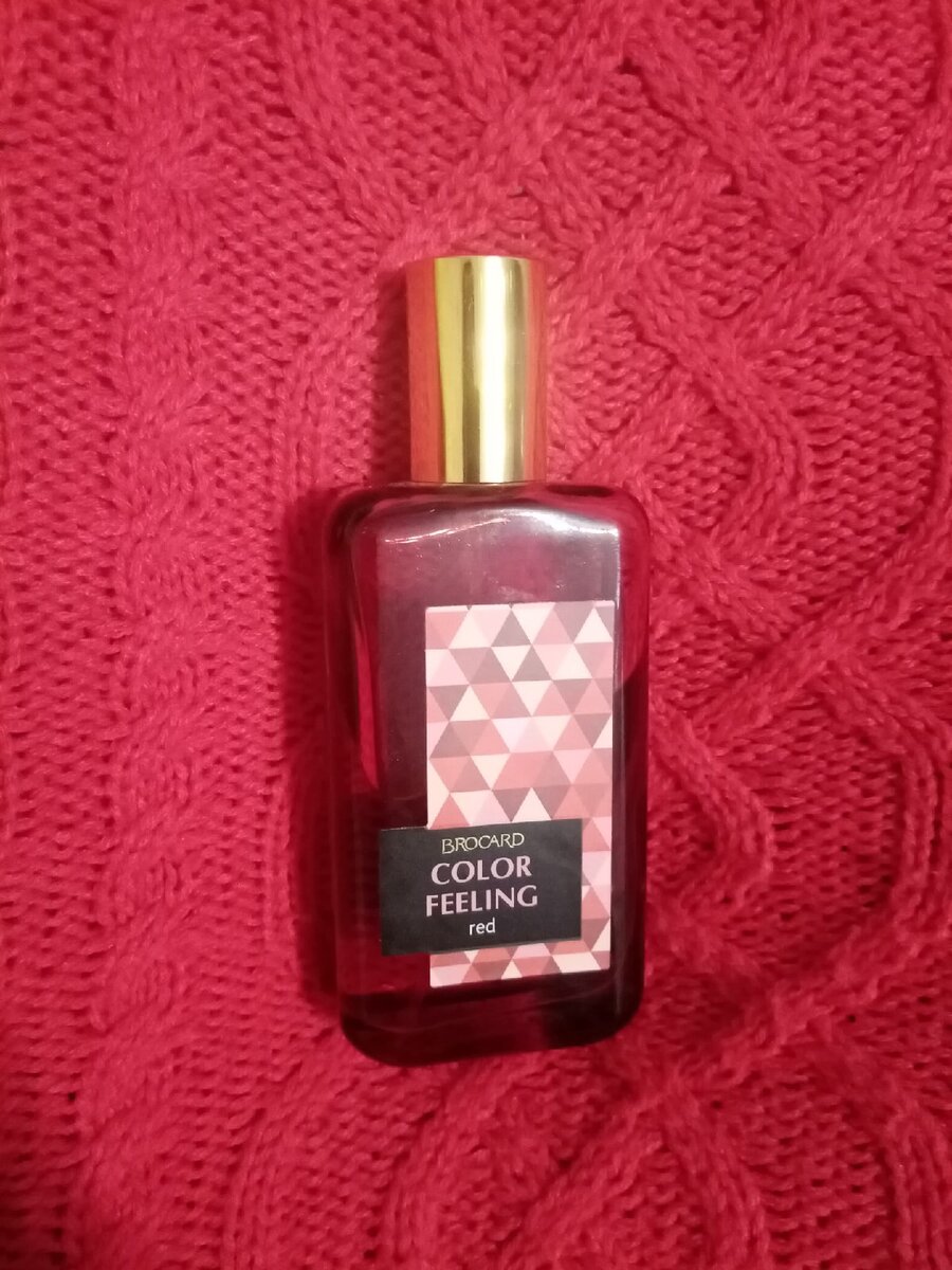 Жаль, что мой старенький фотоаппарат не передает всей насыщенности этого красного, это, прямо-таки, Красный с большой буквы 