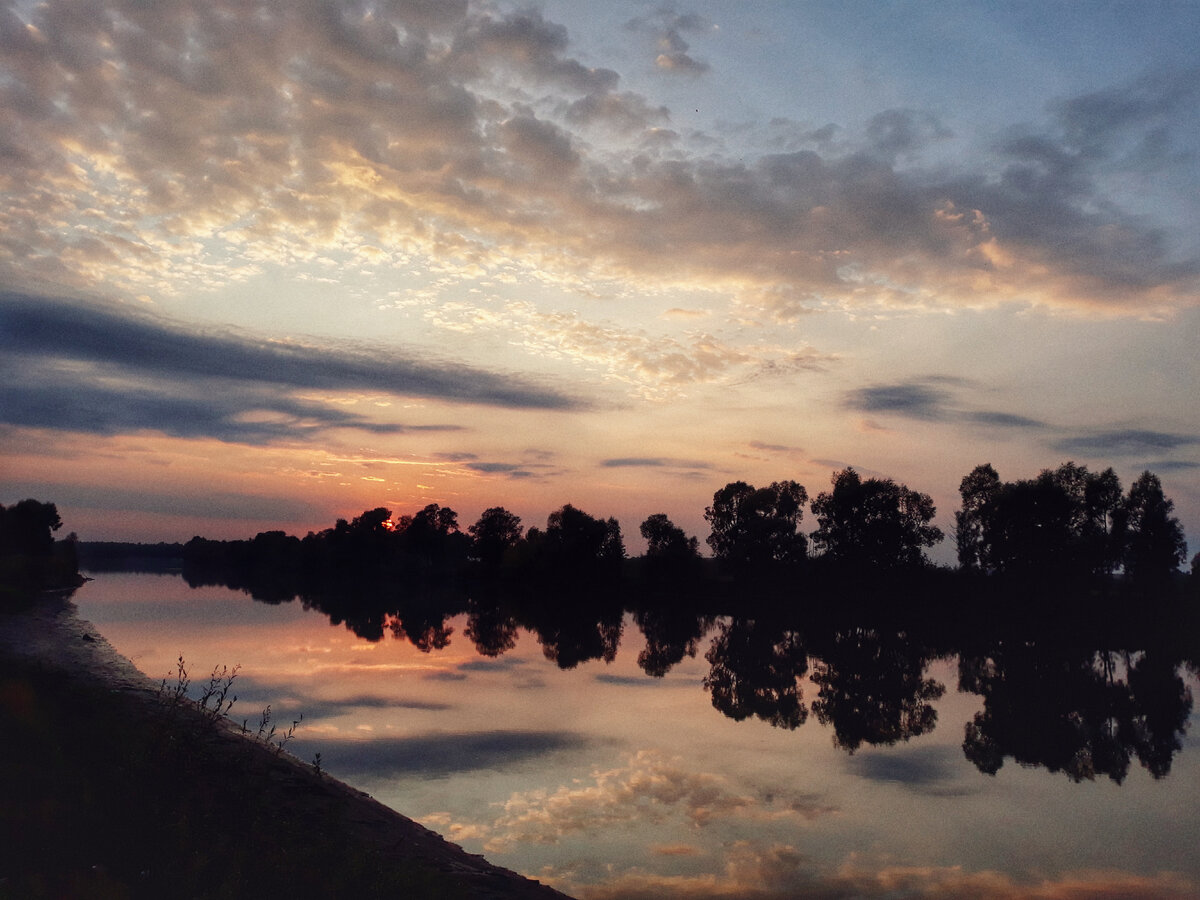 Летняя река в деревне