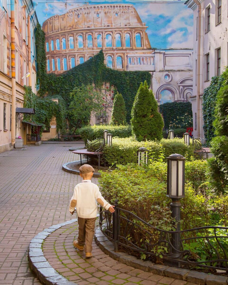 рынок северный двор. задворки фото. северный дворик. северный дворик. северный дворик.