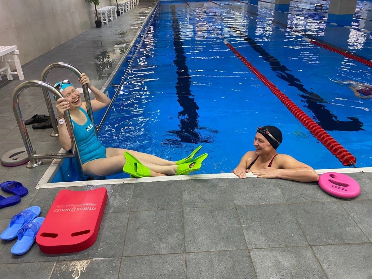 На фото я – гусеница! Но пытаюсь полюбить каждую свою складочку)