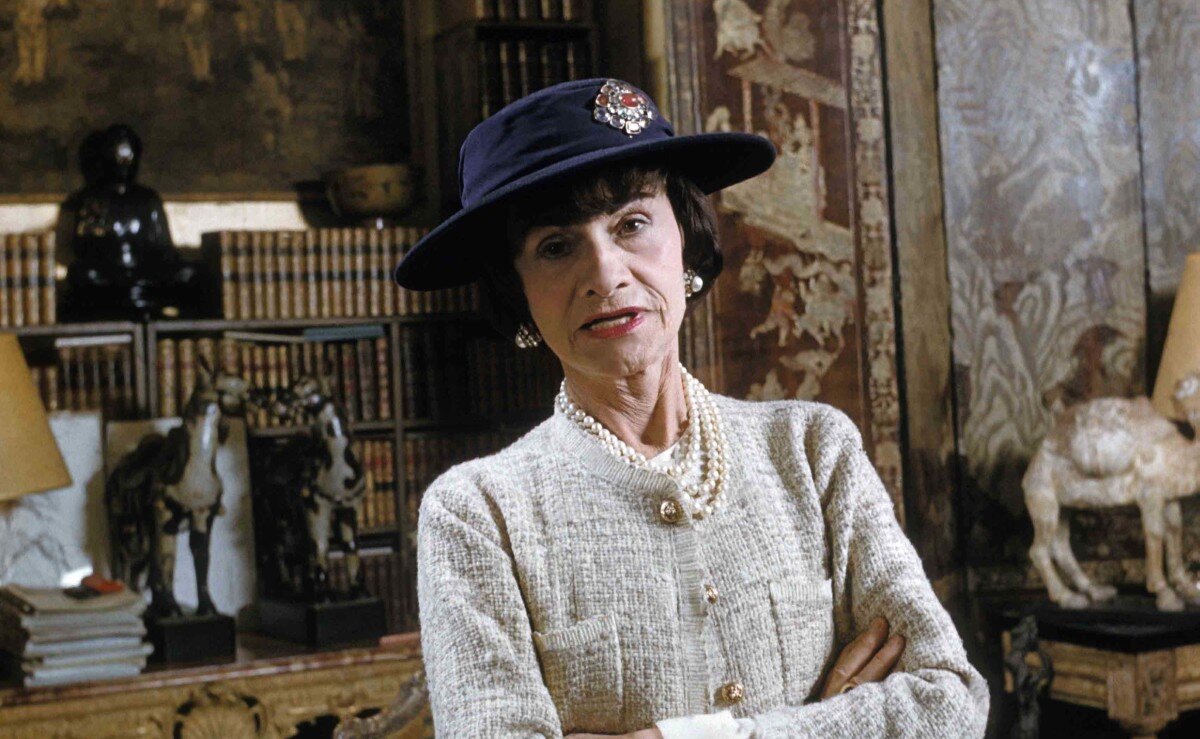 «Цель  украшений не в том, чтобы сделать женщину богатой, а в том, чтобы украсить ее; это не одно и то же», — сказала однажды Коко Шанель.