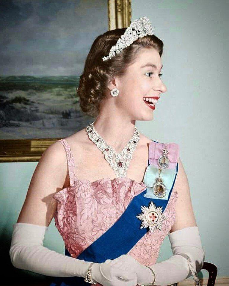 Королева англии елизавета 2 в молодости фото