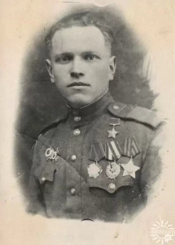 Виктор Еронько был словно заговоренным от вражеских снарядов, мин и пуль