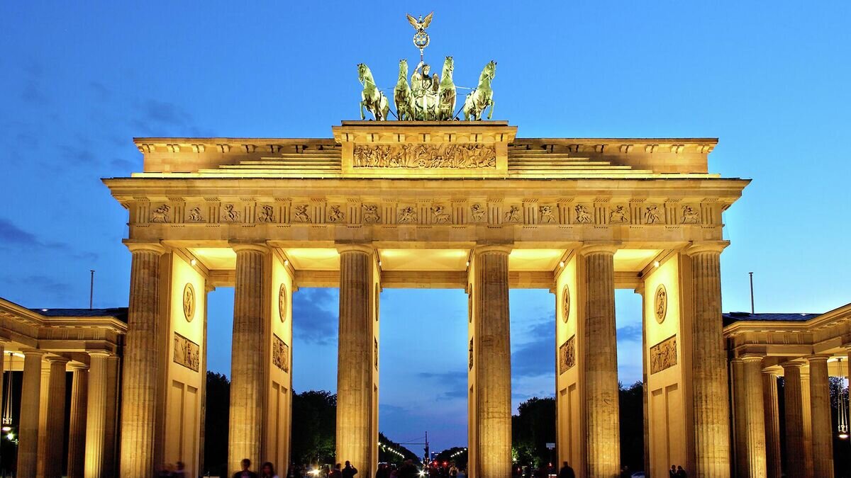    Бранденбургские ворота в БерлинеCC BY-SA 3.0 / Thomas Wolf /